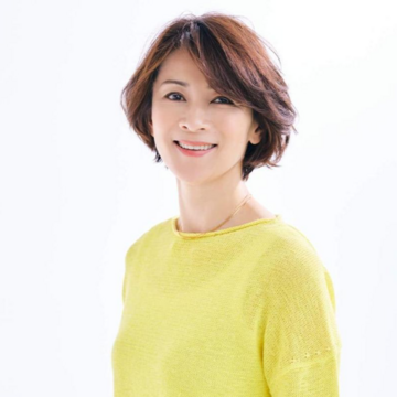 形状記憶パーマでふんわり感を底上げ。華やか若見えショートボブ【40代・50代髪型】