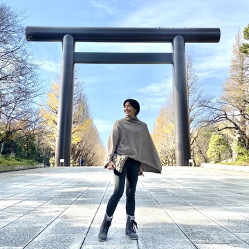 ユニクロのカシミアブレンドポンチョでお散歩♬