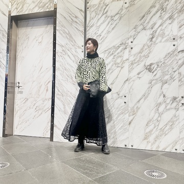 ZARAのAnimal Pattern Sweaterでブラックボトム３styles