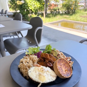 【福岡・博多】真夏は木陰でテラスランチ！