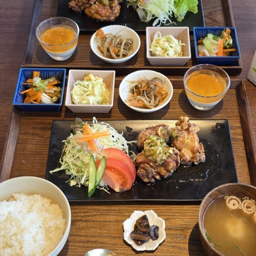 鎌田醤油のカフェでランチ