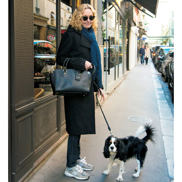 世界のマダムもまだまだスニーカーを履いている！　五選