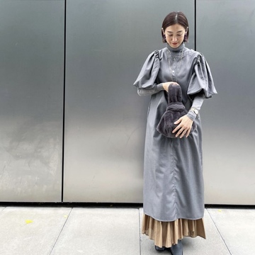 グレーワンピでボタニカルアート展❤︎