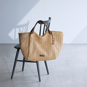 【新顔バッグ】収納力抜群「エンポリオ アルマーニ」のトートバッグ