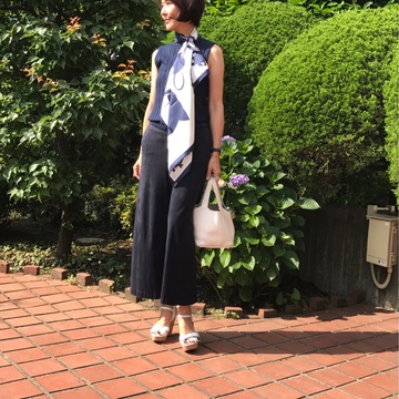 エルメススカーフをアクセサリー代わりに♪