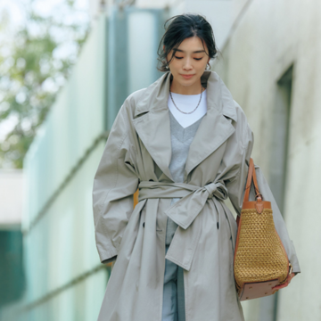 おしゃれな50代がこの春欲しいのは「落ち感トレンチ」！その特徴は？