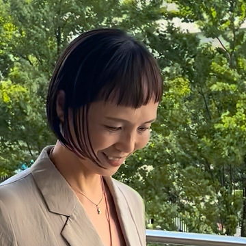 髪質を活かしてショートボブに。首元スッキリで体感気温マイナス3度