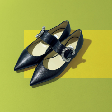 大人の装いのアクセントに！ジミー チュウのフラット靴＆ソフィー ブハイのネックレス