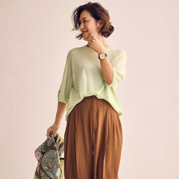 定番色のブラウンに「ペールグリーン」をあわせて鮮度アップ！【スタイリスト 大草直子の最新ブラウン術】