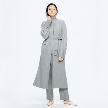 スタイリスト村山佳世子さんが別注「POSTELEGANT」で作るグレーワントーンスタイル。秋の始まりに最適なカラー