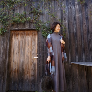 楽に着られるフレアニットワンピース