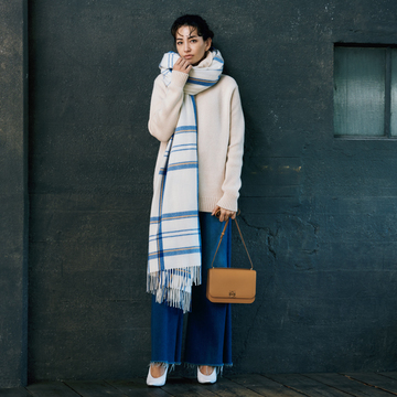【Iシルエットコーデ】ストレートデニム ×大判ストールの縦ライン効果で細見え！