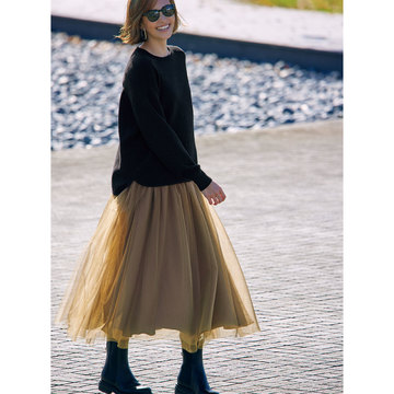 楽なのに華やかニット×チュールスカートでカフェへ。気温17℃｜3/17(金)【50代の毎日コーデ】