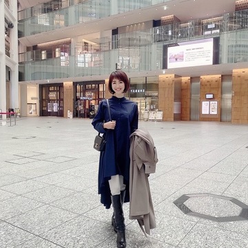 ロングブーツ&シャツで丸の内ランチ