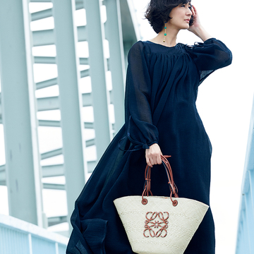  【ロエベのかごバッグ】細めのレザーストラップでフェミニン感抜群