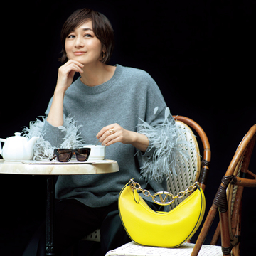 【富岡佳子さん　リュクスなバッグ】ヴァレンティノ ガラヴァーニの三日月型バッグ