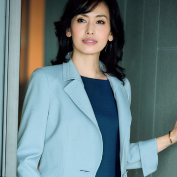 顔映えする華やかカラーのテーラードが狙い目＜ほめられジャケット＞