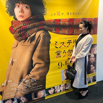 ポンチガウンを羽織って秋の映画鑑賞