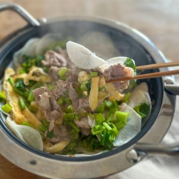 お鍋ひとつでできる！さっぱりとした仕上がりの「かぶ・豚・お揚げのすっきり鍋レシピ」