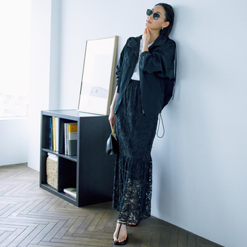 マキシ丈スカートにはトングサンダルで軽やかに【甘くないスカートとハンサムシューズ】