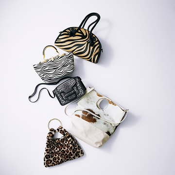 トラッドなミドル丈コートにあわせたい「アニマル柄バッグ」5選