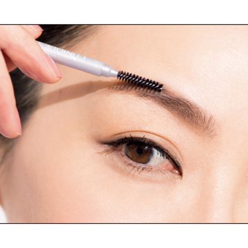 眉はぼかして自然な印象に。若々しさが宿り自信につながる眉メイクを藤原美智子さんが伝授