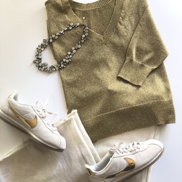 ラメの服とスニーカーと。