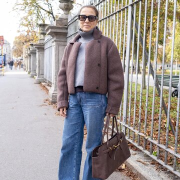 大人は、デニムも”品よく”着こなすべし！ 40代・50代におすすめのデニムスタイル【パリ・ミラノのおしゃれマダムSNAP 2025-2026冬】