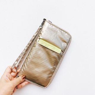 これから旅行の予定があるなら。「ひとりっぷ×レスポートサック」のコラボバッグ＆マルチケースが使える！