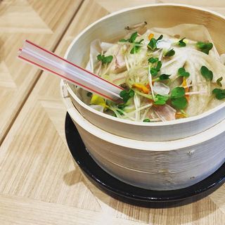 サンフランシスコ発、小籠包はストローで