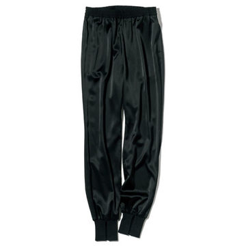 秋冬の装いが華やぐ艶素材が新登場 ! 「Col Pierrot」のリブパンツ