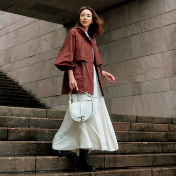 スポーティな「アノラックパーカ」を大人がきれいめに着こなすコツとは？