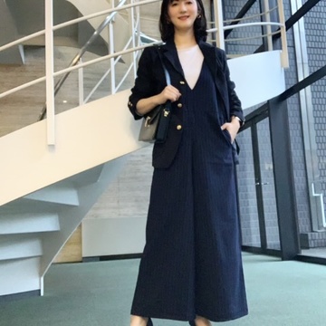 GUオールインワン&紺ブレで打ち合わせ