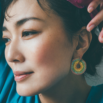 マリーエレーヌ ドゥ タイヤックの「マンダラ ピアス」【板谷由夏×伊藤美佐季の「ドラマを生むジュエリー」】