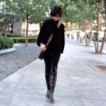 今季一押し！ボウタイブラックブラウス