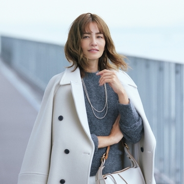 上質素材と撥水加工で冬の白コーデを楽しむ！ アンクレイヴ ホワイトのPコート