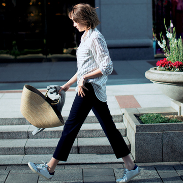  きれいめシーンでも臆せず過ごせる、白のレザースニーカーがあれば！　五選