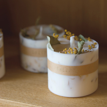 直線的なラインや華奢さが魅力の木の家具店　KIJIRUSHI