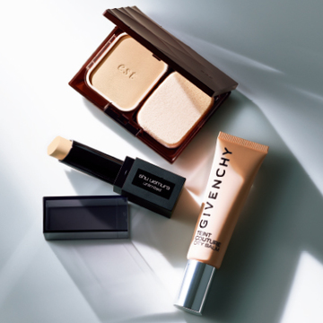 ＜小じわ消しファンデーション＞なめらか仕立てで薄膜に仕上げる！【大人の肌悩み逆転コスメ】