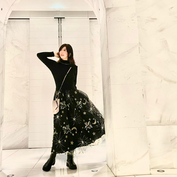 上も下も黒スタイルで芦屋ステイ