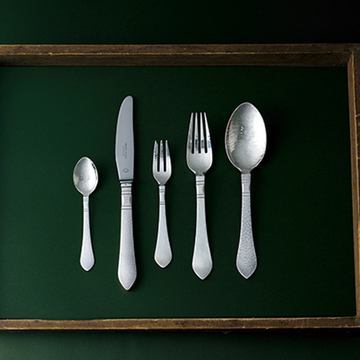 【パーティシーンでも活躍してくれる食器2選】ジョージ ジェンセンのカトラリーとバカラのタンブラー