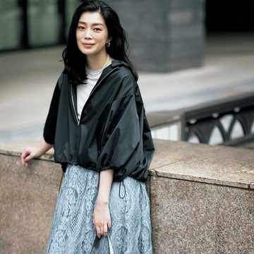【季節の変わり目はショートアウターを】女らしいロングスカートでカジュアルときれいめを足し引き