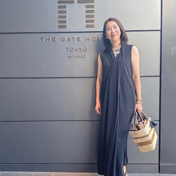 ブラックコーデに抜け感を出して夏のランチ会へ