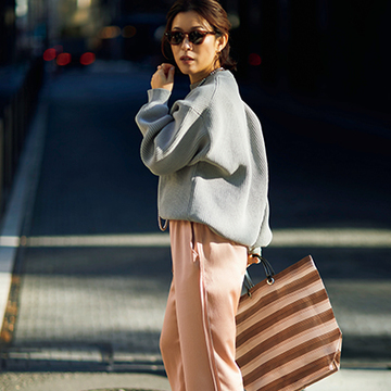 <大草直子“地味派手服”のすすめ3>大人が美しく映えるのは「浮かび上がらない色」