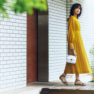 同期の遊び仲間との同窓会には、動きのある軽やか素材のワンピースで着映える！