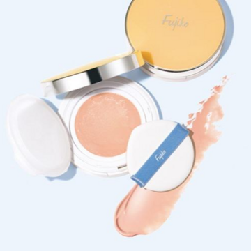 【50代 たるみ毛穴をなかったことに】メイク直しにも活躍するウォーターパウダー、美容液成分高配合ファンデーション