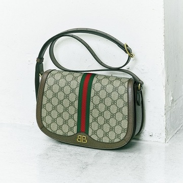 【この秋話題のブランドバッグ2選】バレンシアガがグッチを“ハッキング”!? 限定バッグに注目！