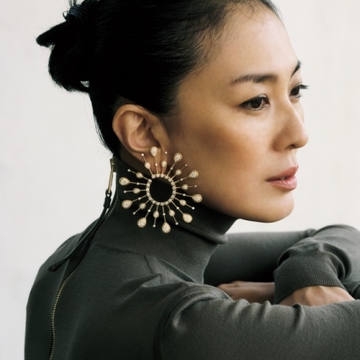 ブシュロン「セルパンボエム」の新作は圧倒的な華やかさが魅力【板谷由夏×伊藤美佐季の「ドラマを生むジュエリー」】