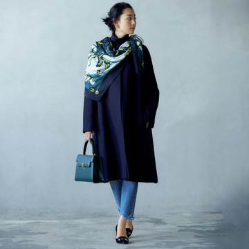 ＜動画あり＞ブラックコートには華やかな“スカーフ風柄ストール”を【コートが華やぐ！ 「ストール」使い】