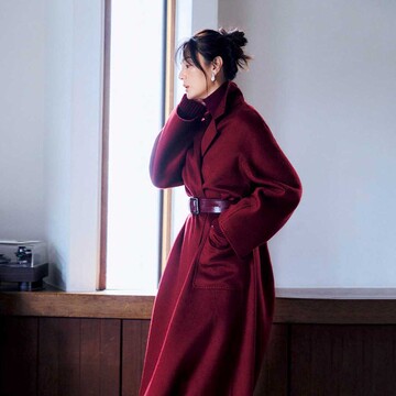 軽さと暖かさを両立。マックスマーラの「カシミヤガウンコート」【井川遥がまとう“極上のカシミヤ”】